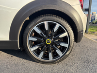 MINI (F56) COOPER SE 184 ESSENTIAL BVA