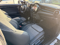 MINI (F56) COOPER SE 184 PREMIUM PLUS BVA