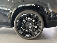 BMW (G09) XM LABEL RED 4.4 V8 748