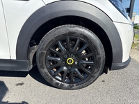 MINI (F56) COOPER SE 184 PREMIUM BVA