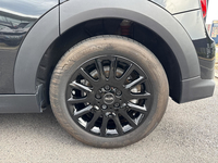 MINI (F55) COOPER 136 PREMIUM BVA7