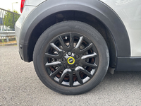 MINI (F56) COOPER SE 184 PREMIUM BVA