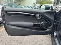 MINI (F56) COOPER SE 184 PREMIUM PLUS BVA