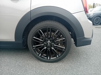 MINI (F55) COOPER 136 PREMIUM PLUS BVA7